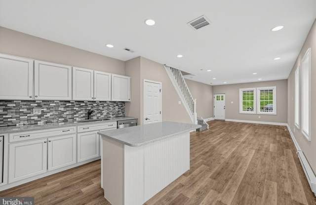 927 SPRING MILL AVENUE Gallery 2