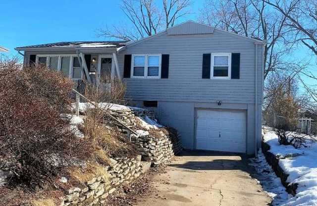 5607 N 68th St, Omaha, NE 68104 - 5607 North 68th Street, Omaha, NE 68104