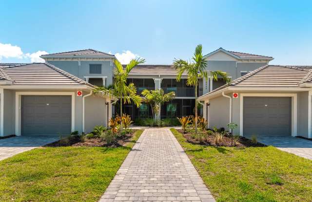 Stunning Luxury Brand New Condo, Beautifully Furnished to a high Standard in Golf Resort Gallery 3