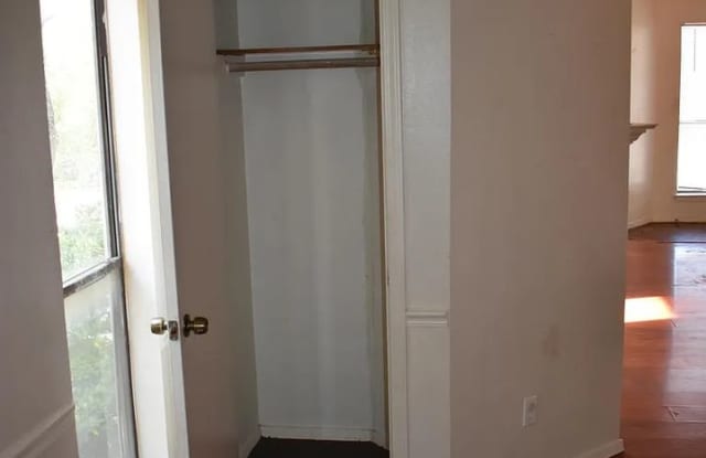 Room in 2 Bedroom Home at West Loop Gallery 4