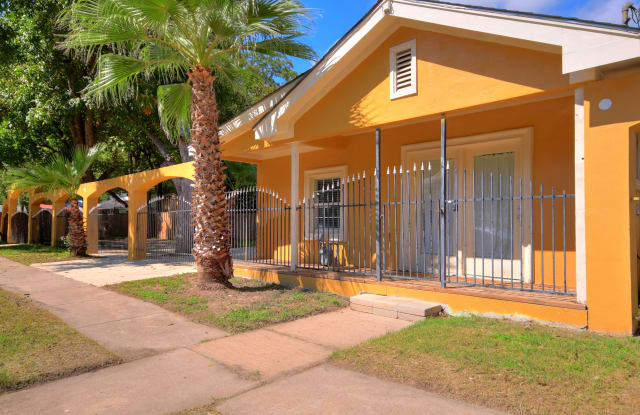 1915 Canterbury St - 1915 Canterbury Street, Austin, TX 78702