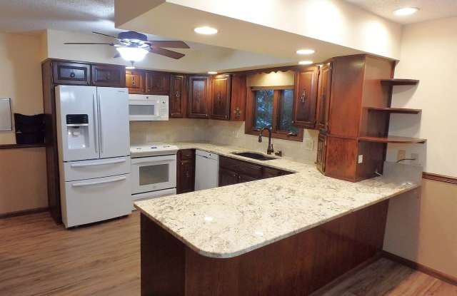 Lovely 3BR, 2BTH main floor everything located in desirable Briarwood! photos photos