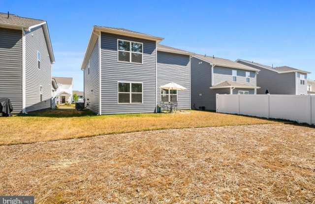 154 CHARMING FOREST Avenue Gallery 3