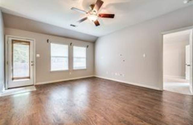 828 Creekside Drive Gallery 3