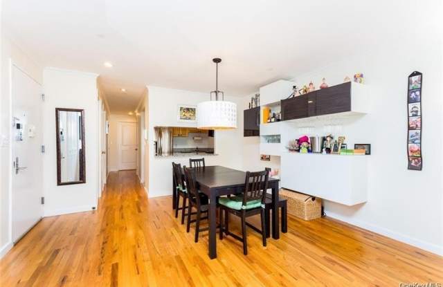 3800 Blackstone Avenue Gallery 4