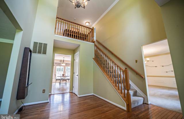 3303 PEDDICOAT COURT Gallery 2