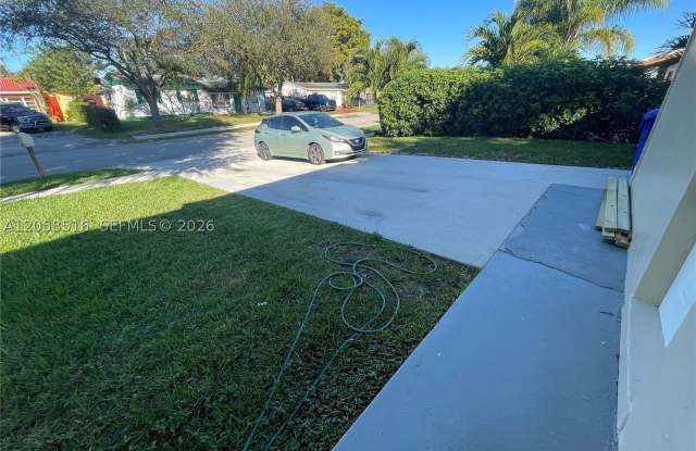 1810 SW 64th Ter Gallery 4
