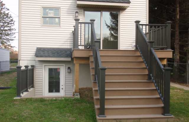 1796 Newport Avenue Gallery 3