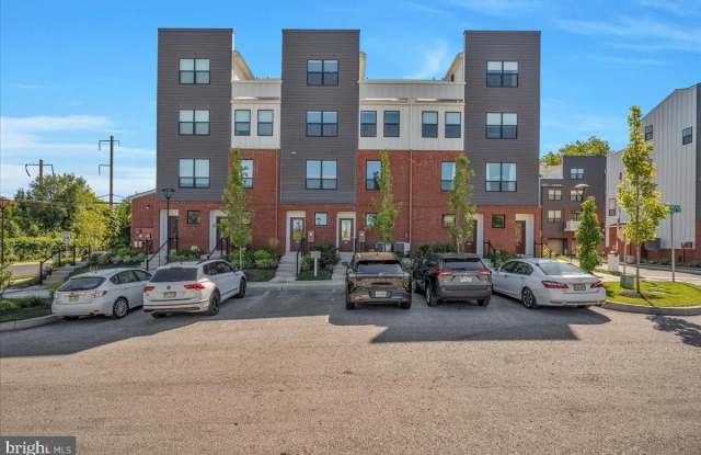 904 RIVERPLACE Drive Gallery 1