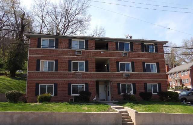 720 Woodland Avenue unit: 3 photos photos