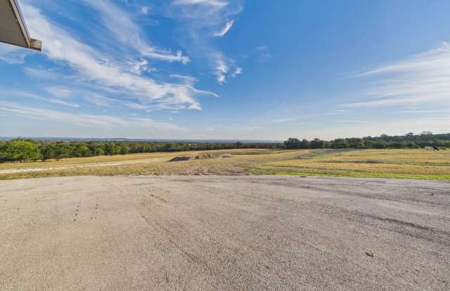 Spacious 2 Bedroom Home with Large Kitchen, Office & 18 Acres Gallery 4