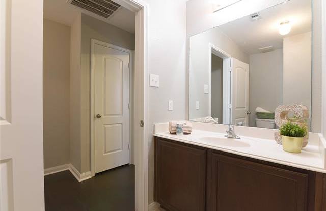 6005 Spring Ranch Gallery 3
