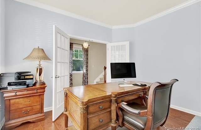 10007 Elizabeth Crest Ln Gallery 3