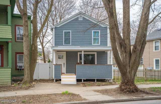 106 Van Dam Street photos photos