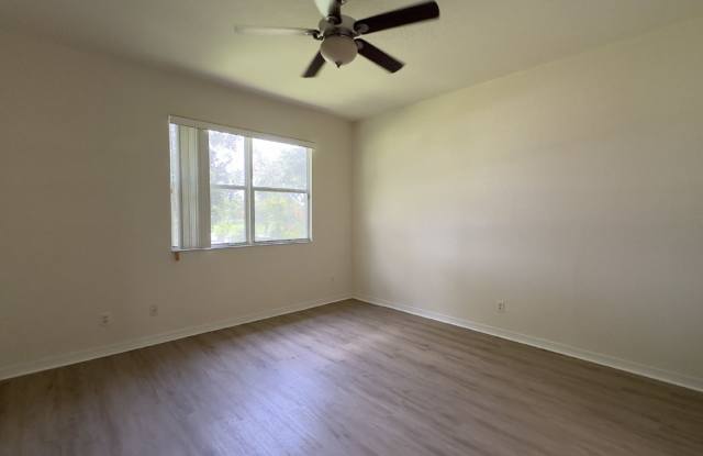 Spacious 3-Bedroom Condo in Gated Magnolia Bay Community Gallery 3