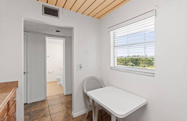 2515 Northeast 2nd Court Gallery 2