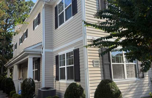 HADLEY PARK AT GREENBRIER - Three Bedrooms, Two and a Half Baths Gallery 1