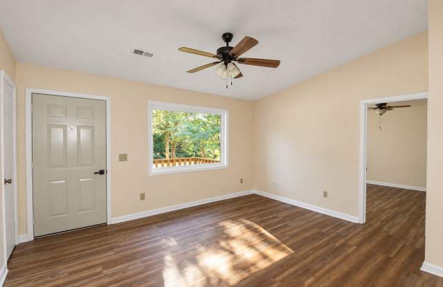 3-Bedroom Cookeville Home with Sunroom, Vaulted Ceilings & Carport Gallery 3