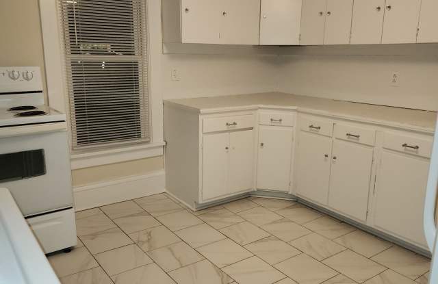 715 4th St NW #2 Gallery 4