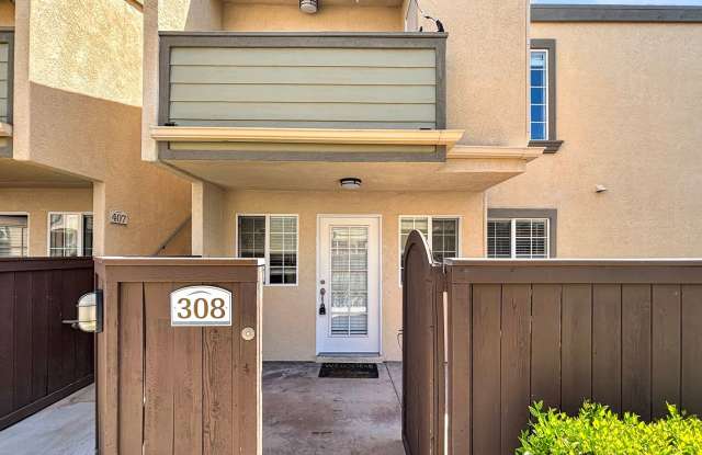 Beautiful 2B/2BA Condo in Clairemont w/ Private Patio, Reserved Parking  Washer/Dryer! - 5402 Balboa Arms Drive, San Diego, CA 92117
