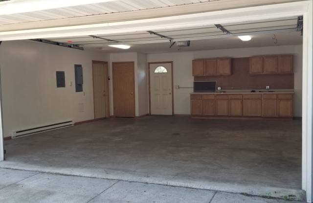 Single Level Energy Efficient 2+ Bedroom Home on 17 Acres Gallery 4