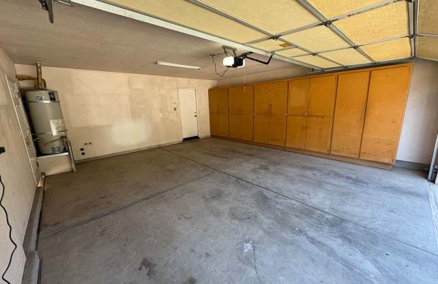 NW Visalia Home Near Shopping Center Available Now! Gallery 3