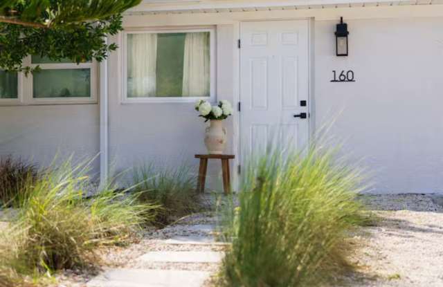 Updated Beachside home Gallery 1