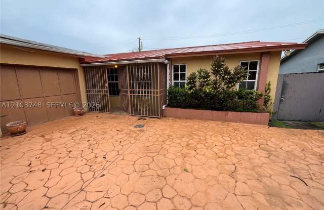 8837 N Crescent Dr Gallery 1