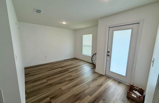 597 NW KILPATRICK Avenue Gallery 4