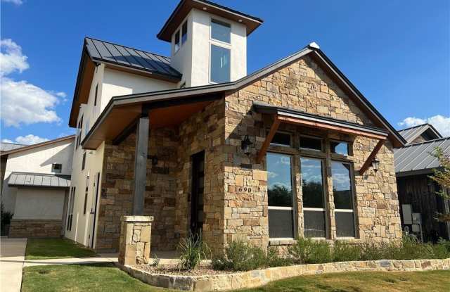 1690 Gruene Vineyard Crossing photos photos
