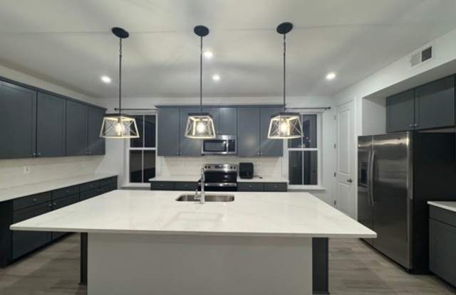 Spacious 3BR Townhome in Middletown photos photos