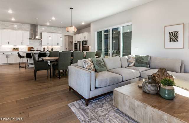 6518 Purple Poppy Lane Gallery 3