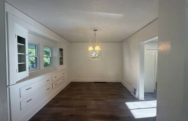 4 Bedroom 1.5 Bathroom single family home Rent Ready! Gallery 4