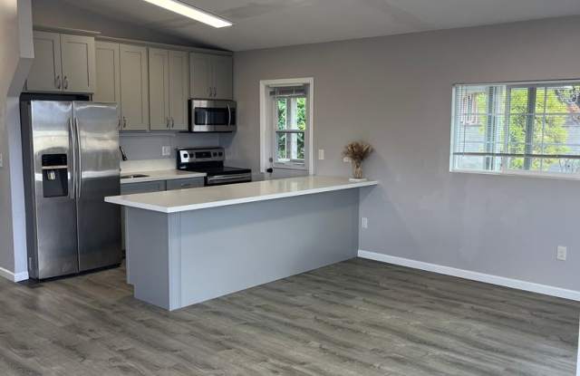 Salt Lake Well-maintained 2-Bedroom/1-Bath /2 parking 2rd floor Unit photos photos