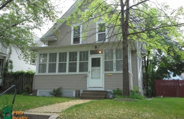 826 Thomas Avenue West - 826 Thomas Avenue, St. Paul, MN 55104