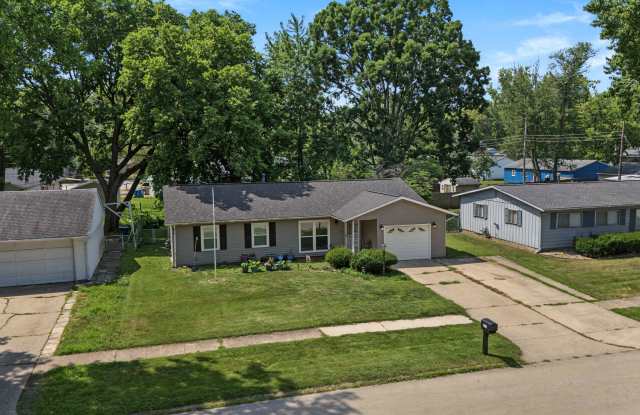 Charming 3-Bedroom Ranch with Attached Garage & Spacious Backyard in Southwest Champaign! Gallery 4