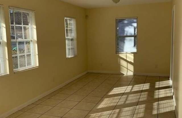 Cozy 3BR/1BA Single-Family Home in Valdosta City Limits – Pet-Friendly! Gallery 3