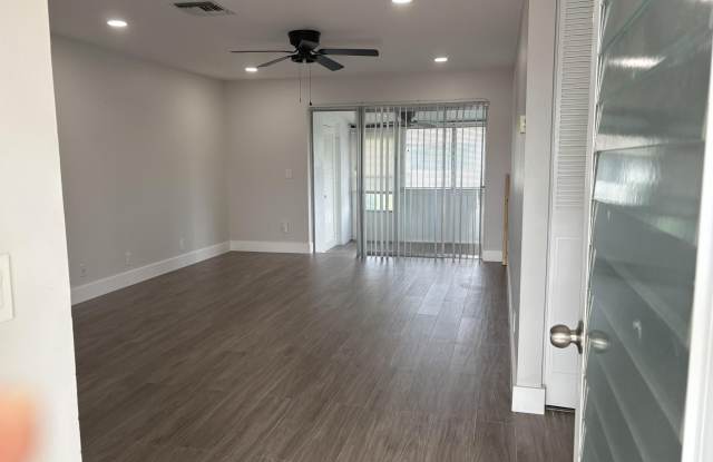 2930 CROSLEY Drive E Gallery 4