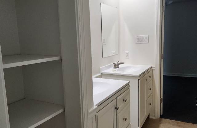 434 Longwood Ct photos photos