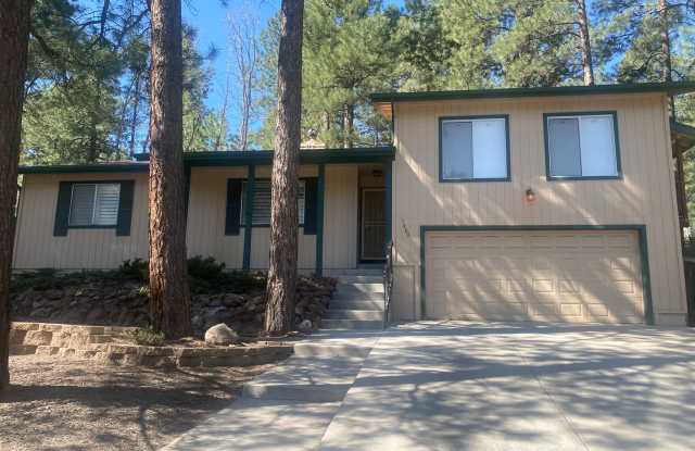 Gorgeous University Heights Home - 1480 West University Heights Drive North, Flagstaff, AZ 86005