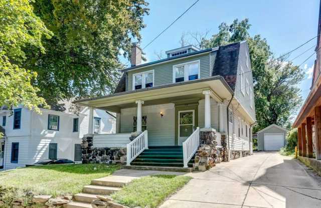 Well-Maintained 4-Bedroom Home with Historical Charm Near Downtown Jackson photos photos