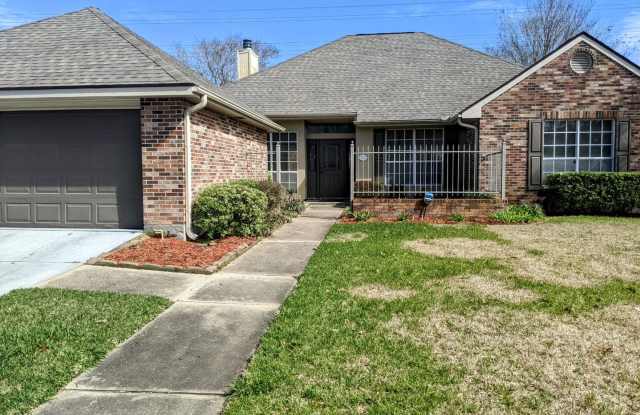 Spacious and Stunning 4/2 Home Gallery 1
