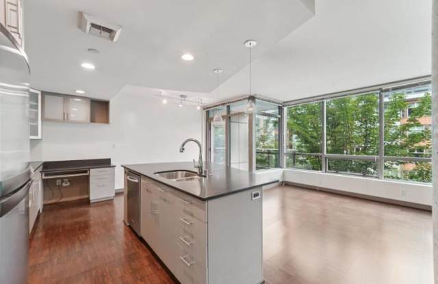 2033 2nd Ave - 2033 2nd Avenue, Seattle, WA 98121