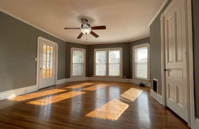 533 W Gray St photos photos
