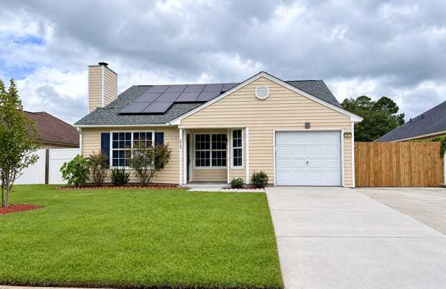 3 bed 2 bath home located off Quacco Road in Savannah! Available Now!! $1,000 OFF FIRST FULL MONTH’S RENT WITH AN ACCEPTABLE APPLICATION & CREDIT. Gallery 1