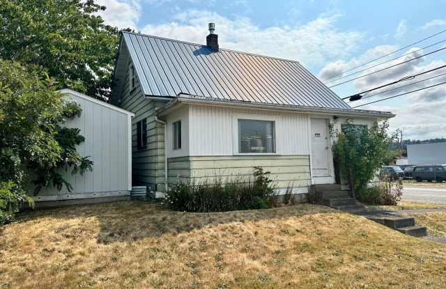 LEASE ASSIGNMENT: Available 9/4/2026! 3 bdrm/1 bath House! 12-month lease! Gallery 4