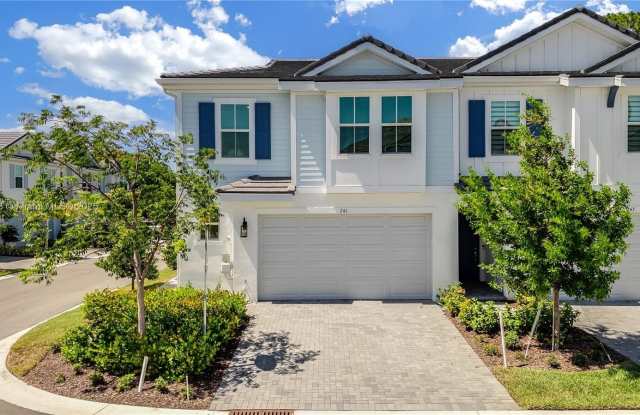 241 N Preserve Trl N photos photos