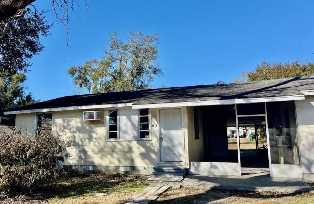 Cute 2BR/1BA Zephyrhills Duplex NO APPLICATION FEE! - 5513 18th Street, Zephyrhills, FL 33542