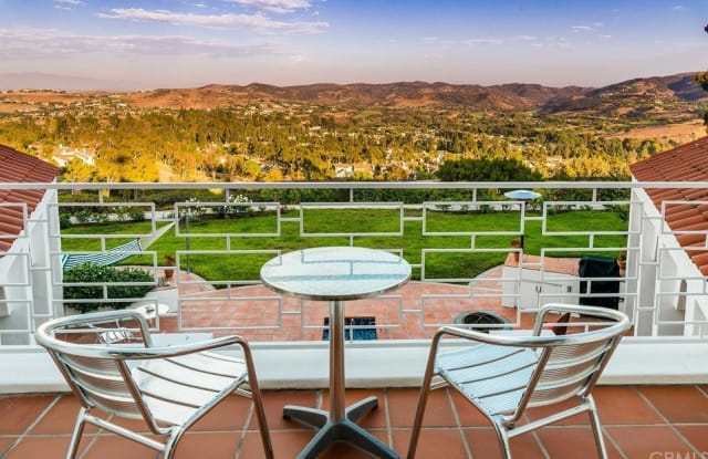 6 Corona - 6 Corona, Irvine, CA 92603