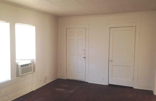 1503 Oakland Street Gallery 2